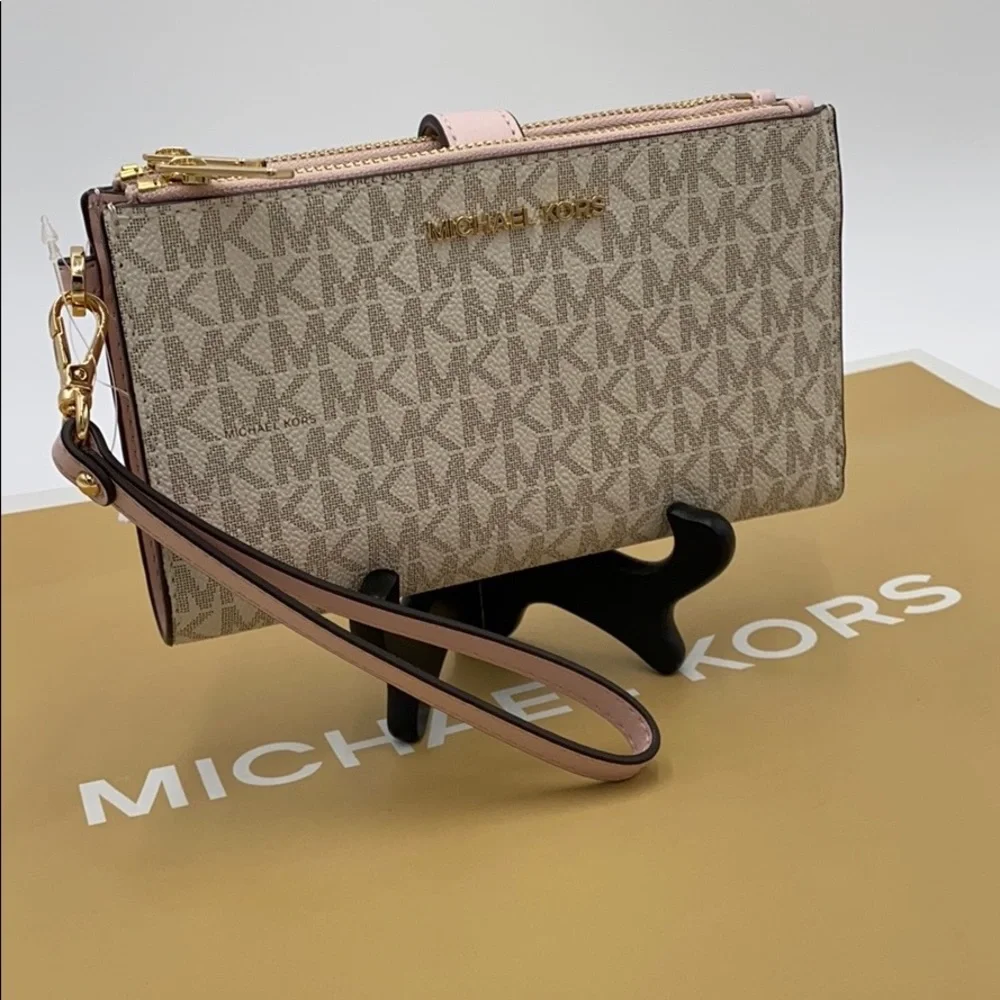 MICHAEL KORS DOUBLE ZIP WRISTLET POWDER BLUSH